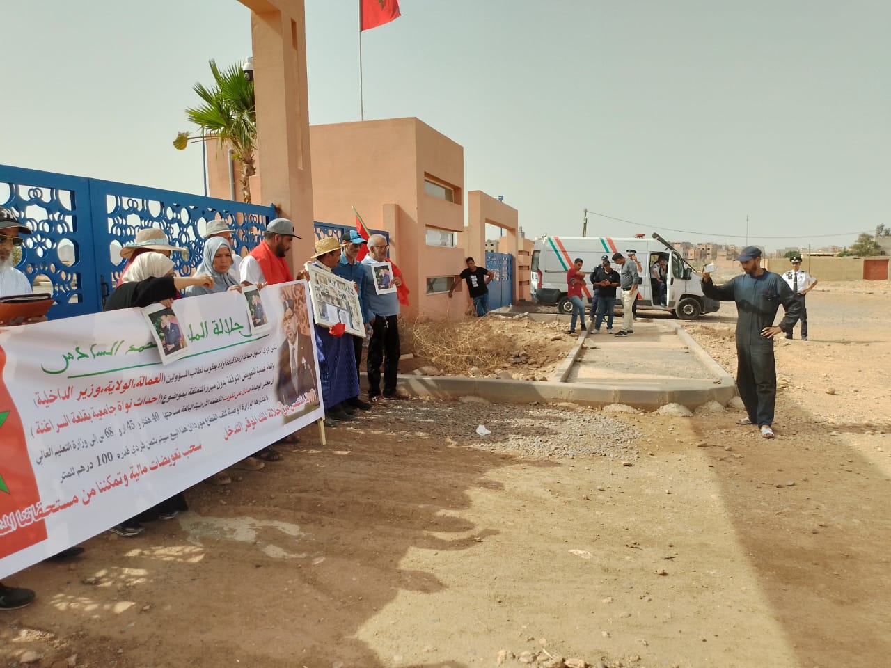 صورة من إعتصام سلمي لأفراد متضررين من نزع الملكية الأراضي السلالية لبناء قطب جامعي - قلعة السراغنة