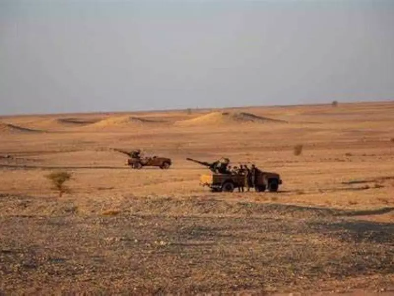 أليات عسكرية للعدو الإنفصالي من فوق الأراضي الجزائرية