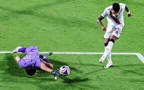 المغربي ياسين بونو في تصدي أسطوري أمام مانشستر سيتي في كأس العالم للأندية (سوشيال ميديا)