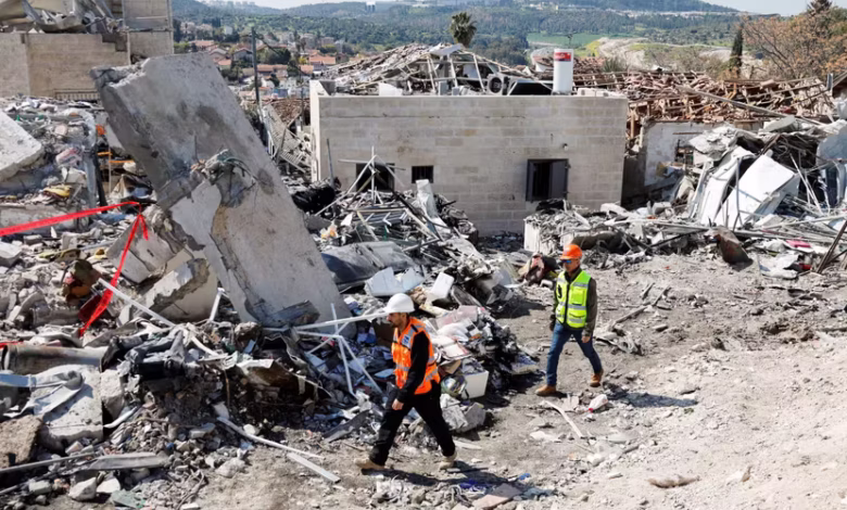 موقع الهجوم الصاروخي الإيراني في بيت شيمش، إسرائيل، 2 مارس، 2026. أمير كوهين / رويترز